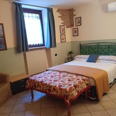 B&B Renzano bedrooms Salò Buitenkant foto