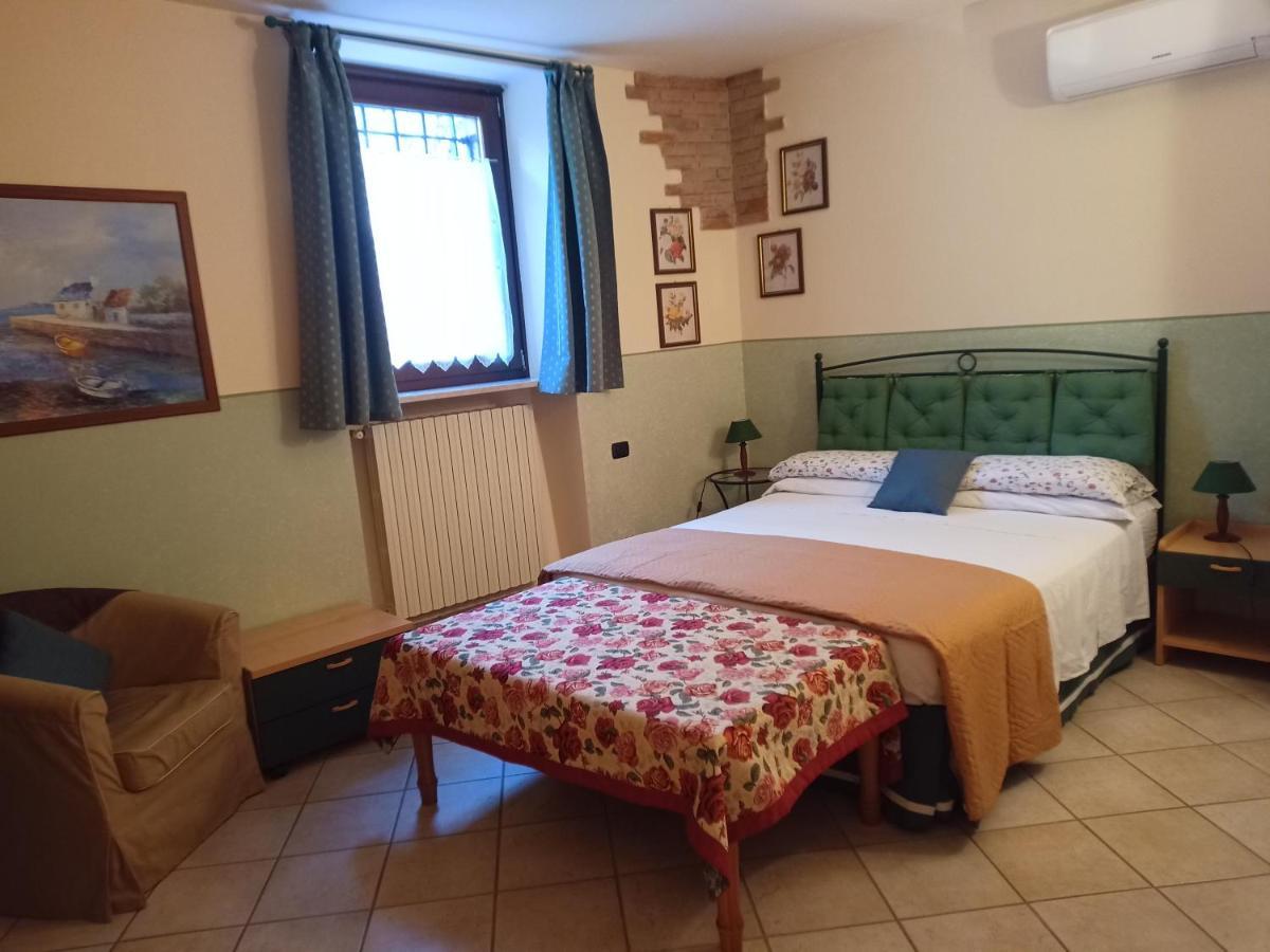 B&B Renzano bedrooms Salò Buitenkant foto